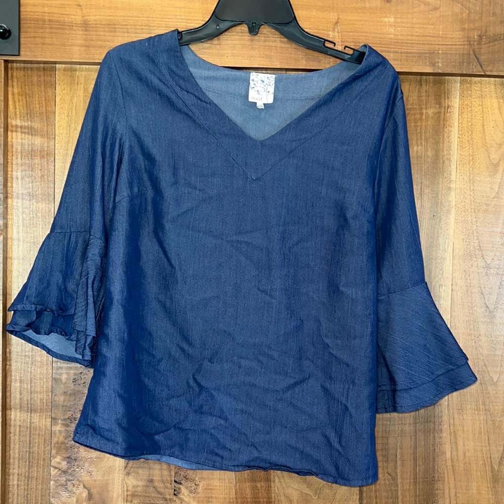 naïf denim bell sleeve top size medium